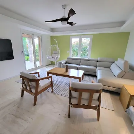 Apartment Rez-de-villa 